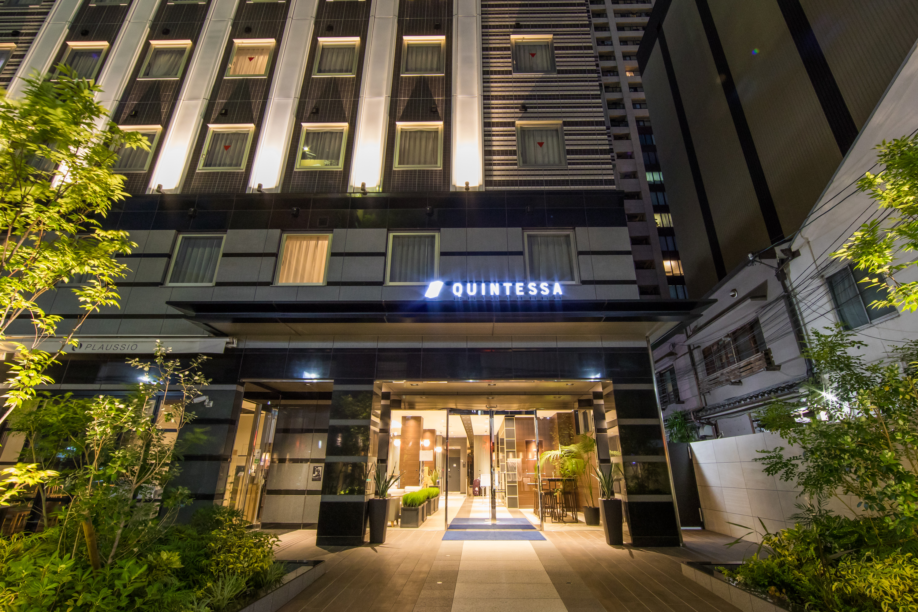 クインテッサホテル大阪心斎橋 Comic&Books