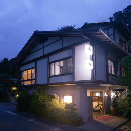 月の名勝地 割烹旅館 琴水